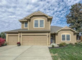 15424 Juniper Ln, Basehor, KS 66007