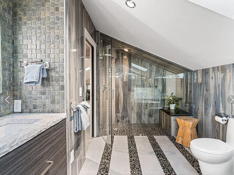 En-suite steam Shower