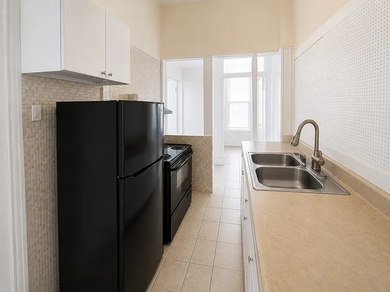 1338 College St — Photo 3
