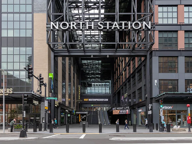 Visit North Station for dining, shopping and transit stations.