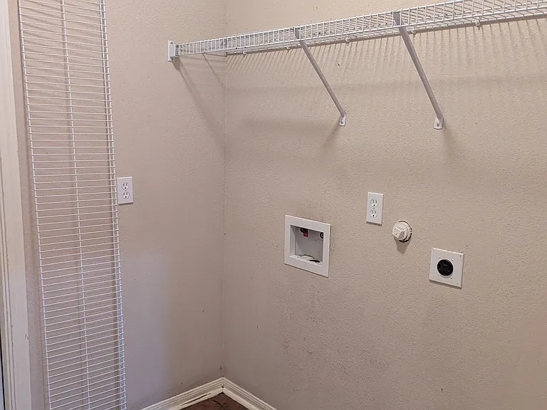 325 Pacific Dr — Photo 29