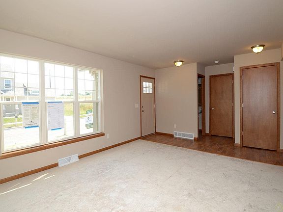 3rd image of 7 Hickory Nut Ct