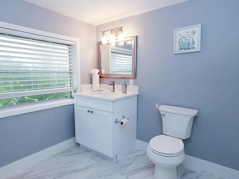 Downstairs full bathroom