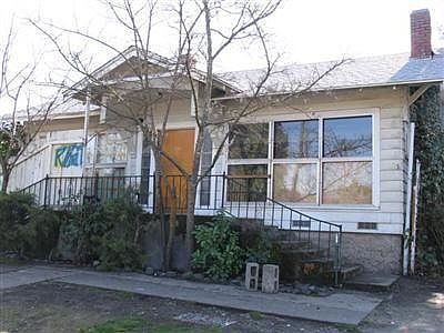 1st image of 724 Siskiyou Blvd APT A