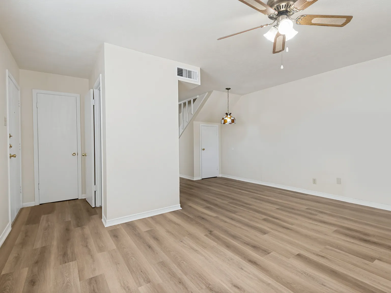 2 bed, 1.5 bath, 1000 sqft, $1,400 — Photo 3