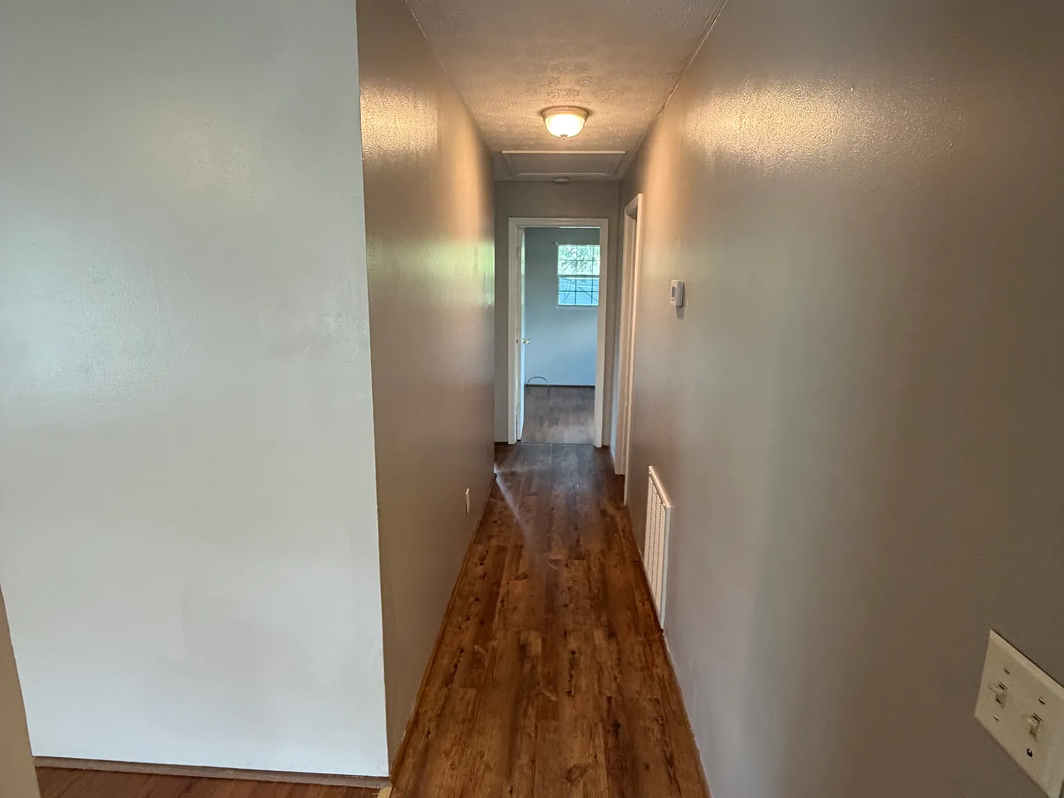 2 bed, 1000 sqft, $1,100 — Photo 4
