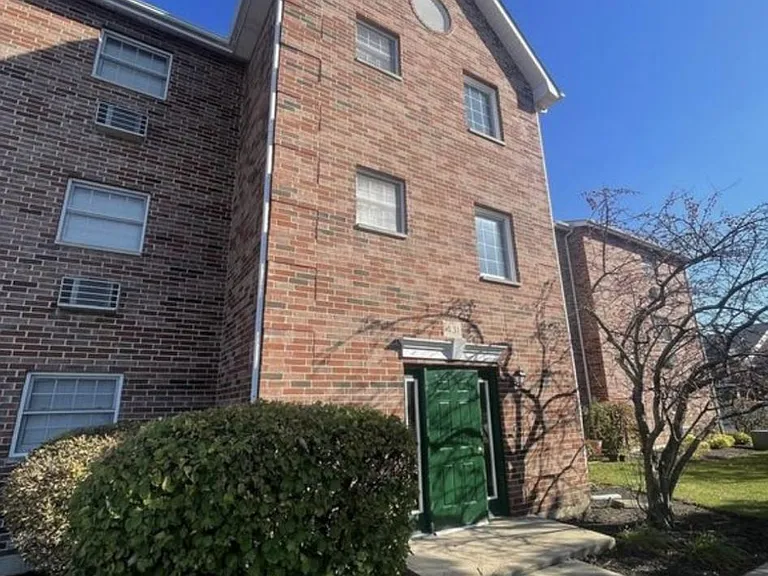 431 Leah Ln #2F — Photo 1