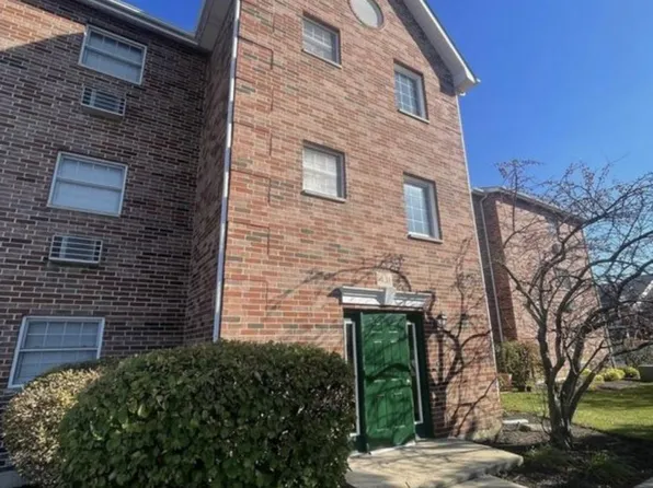 431 Leah Ln APT 2F, Woodstock, IL 60098