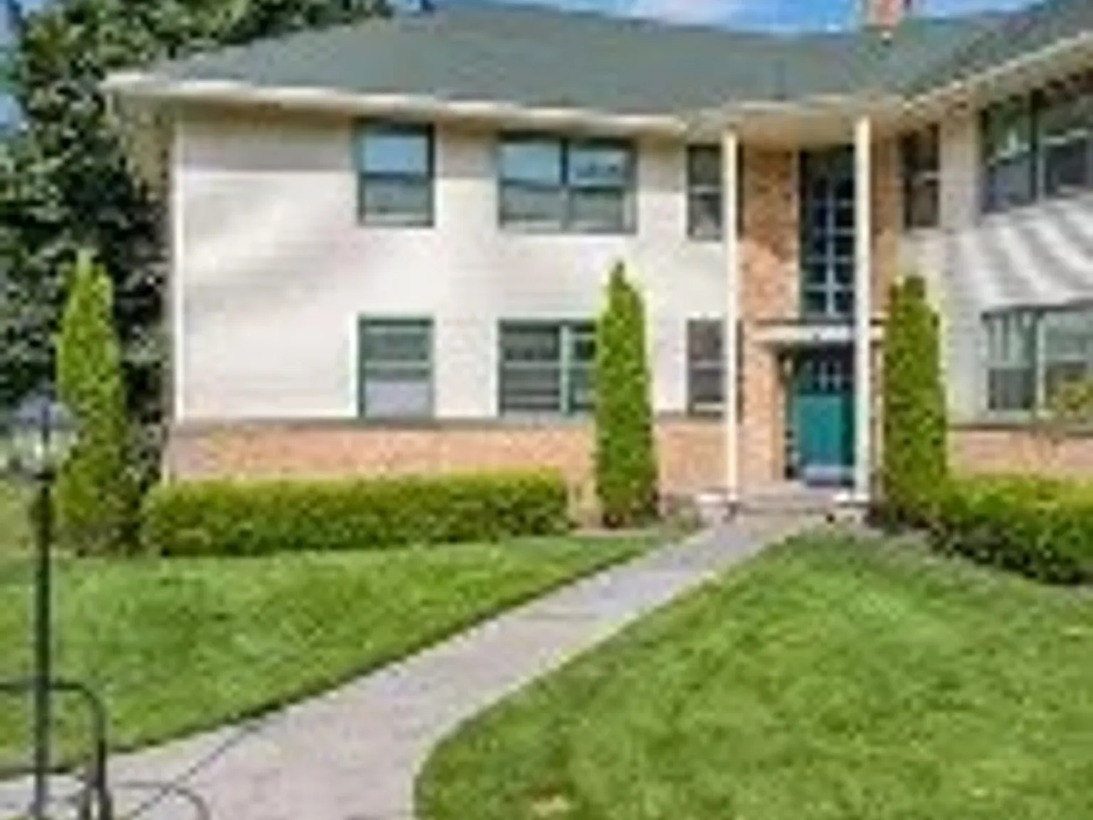 The Lee Apartments — Photo 1