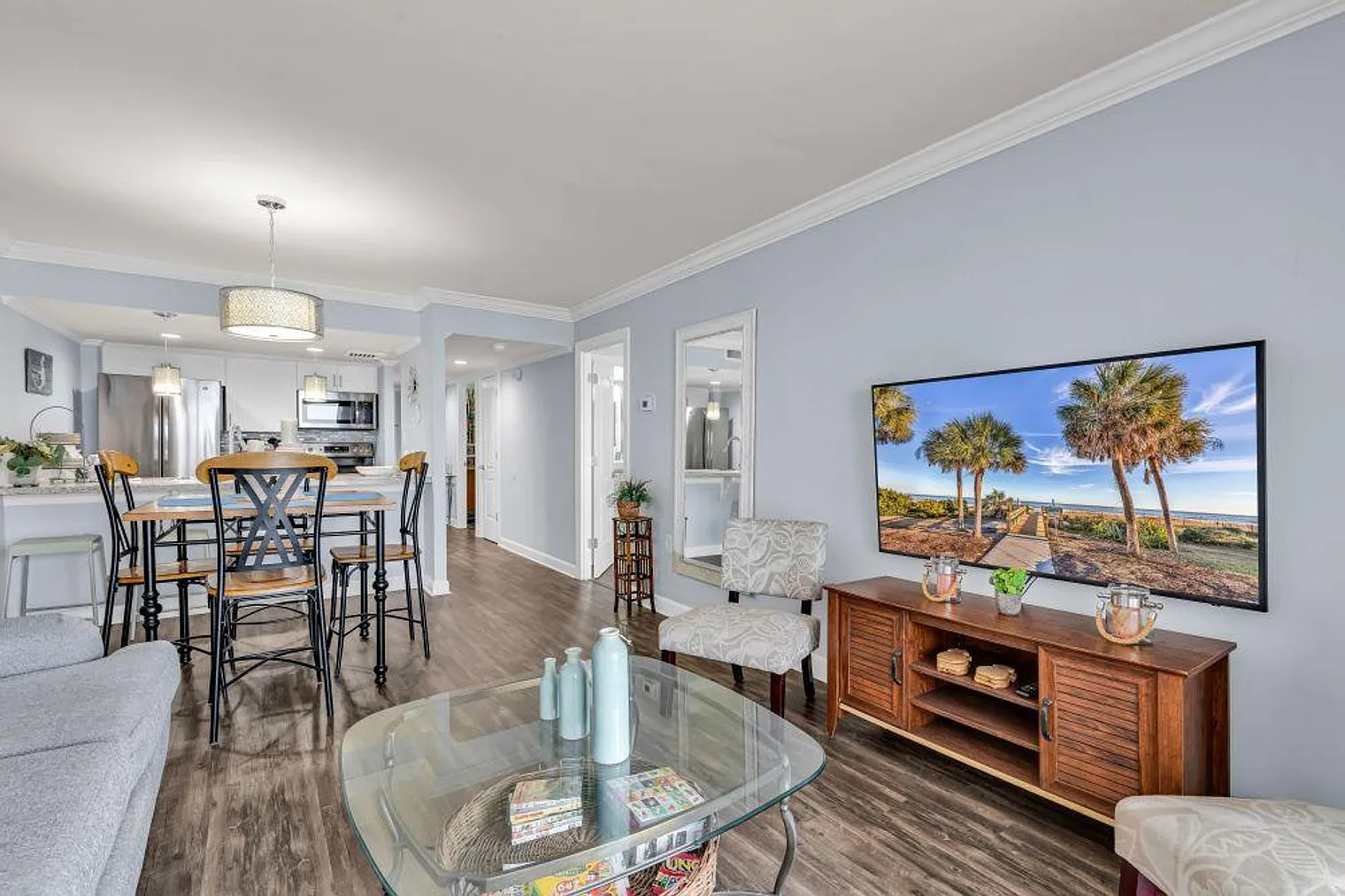 2 bed, 2.0 bath, 925 sqft, $3,536 — Photo 2