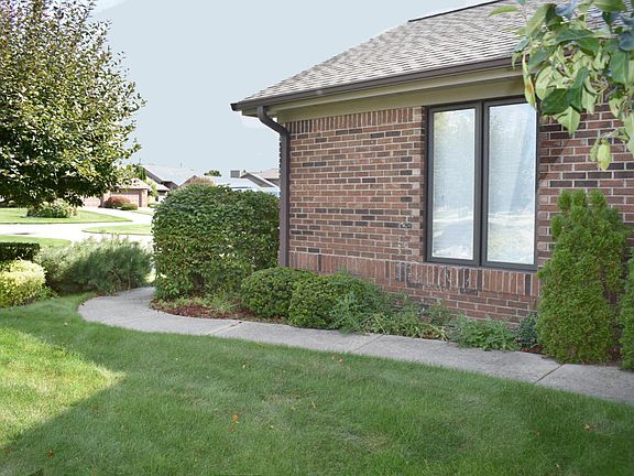 3rd image of 180 Harbor Dr