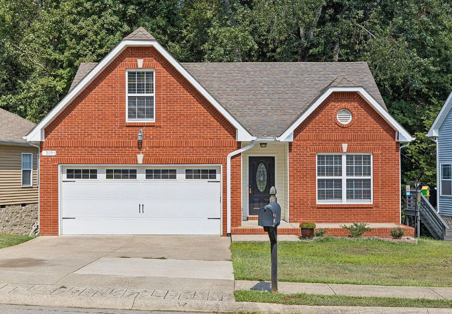 3 bed, 2.0 bath, 1480 sqft, $1,900 — Photo 1