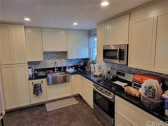 3rd image of 9468 Pioneer Blvd