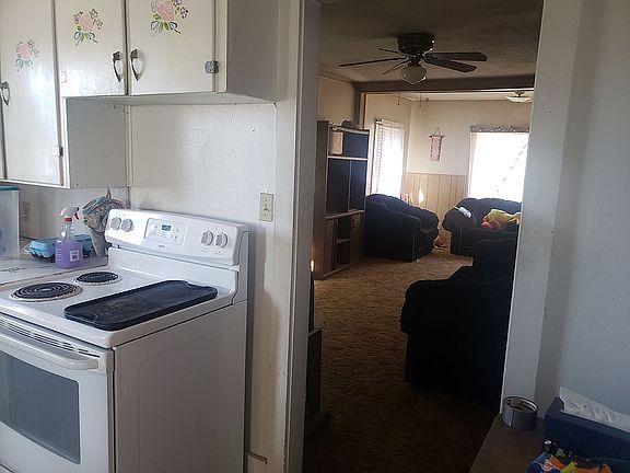 Kitchen to livingroom 