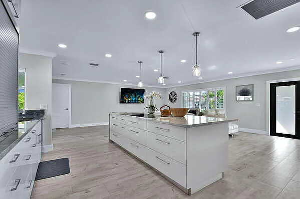 839 Enfield St — Photo 34