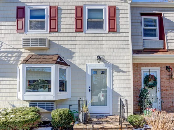 70 Maine Avenue #21, Rockville Centre, NY 11570