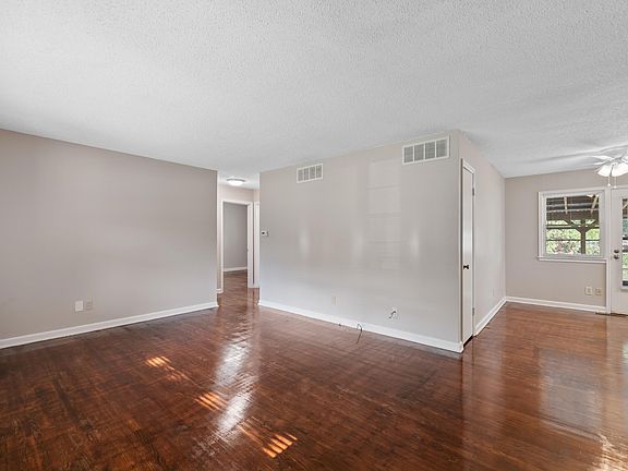 4th image of 901 S Drury Ln