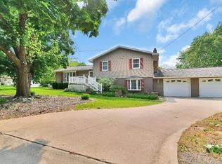 811 9th Ave SW, Independence, IA 50644