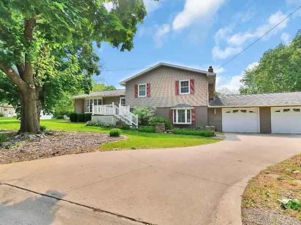 811 9th Ave SW, Independence, IA 50644