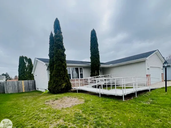 2205 Thornhill St, Port Huron, MI 48060