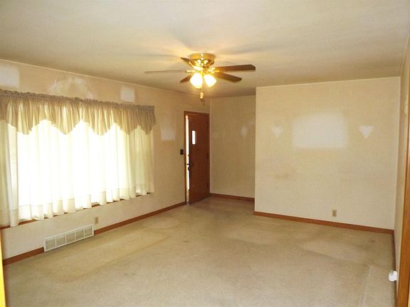 2nd image of 516 S Kansas Ave