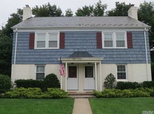 38 Bayview Ct, Manhasset, NY 11030