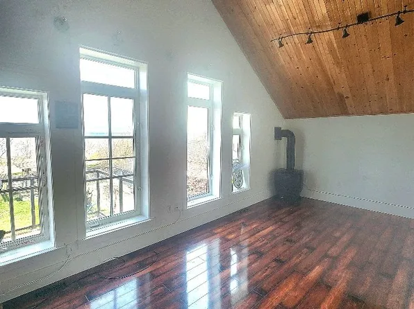 645 Beach Blvd, Hamilton, ON L8H 6X8