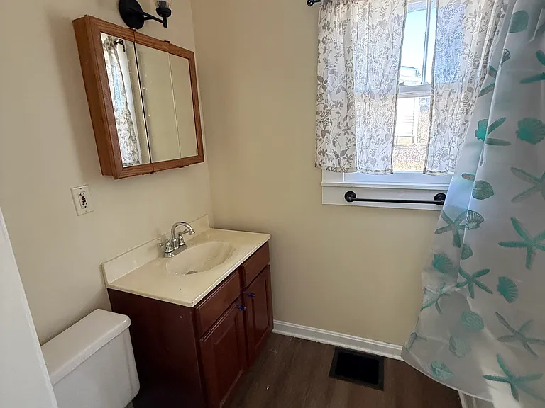 410 E Main St — Photo 12