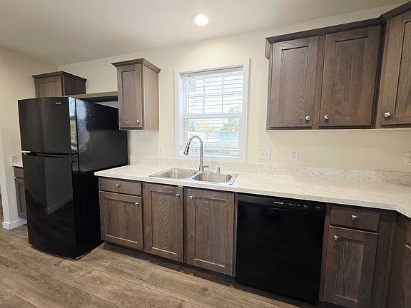 5th image of 4359 Dogwood Blvd #950