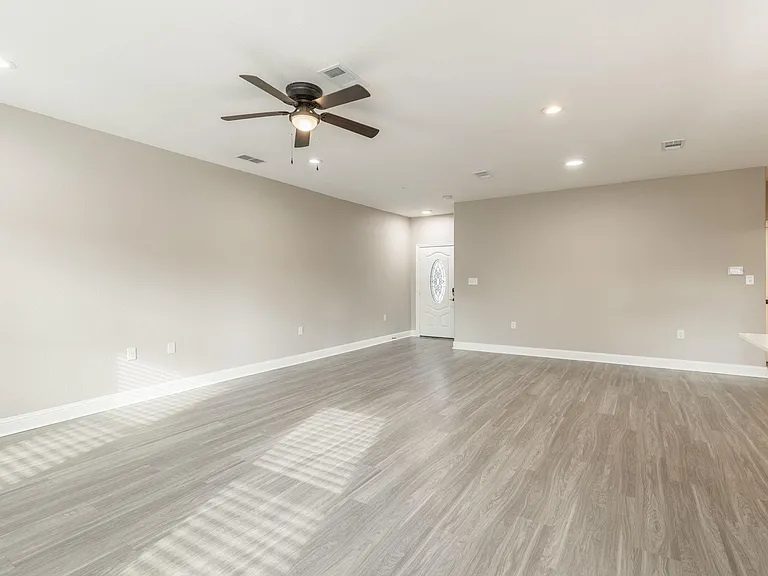 1003 Debby Ct — Photo 10