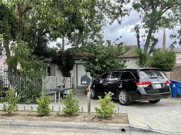 15741 Wyandotte St, Van Nuys, CA 91406