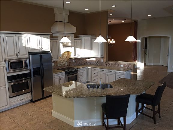 5th image of 606 S Lupine Drive