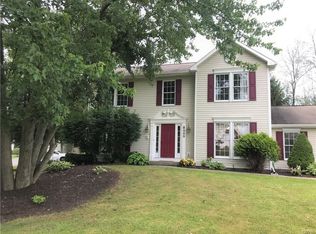 8303 Falconwood Dr, Cicero, NY 13039
