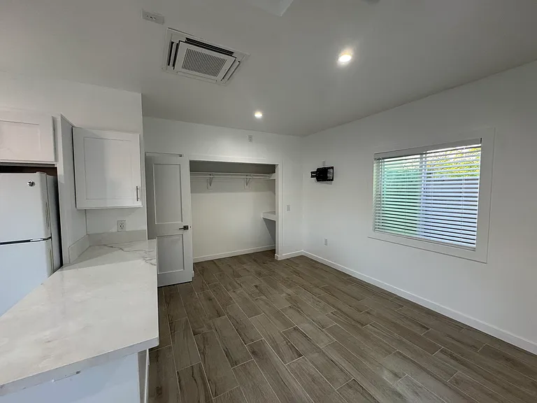 3667 W 108th St #3/4 — Photo 5