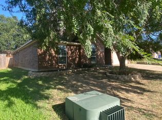 924 Hidden Oaks Dr, Burleson, TX 76028