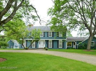 44 Valley Dr, Barrington, IL 60010