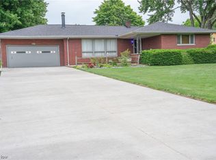 1186 Lynn Dr NE, Warren, OH 44481