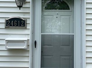 24612 Cloverlawn St, Oak Park, MI 48237