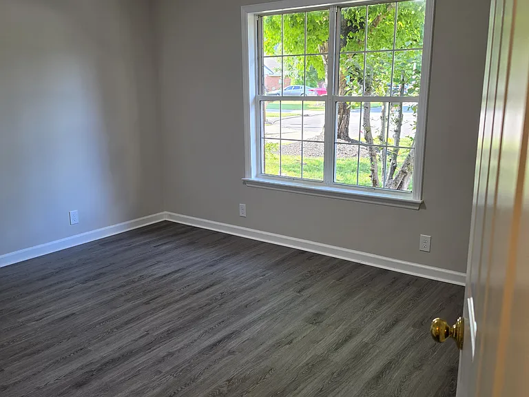 604 Messick Ct — Photo 15