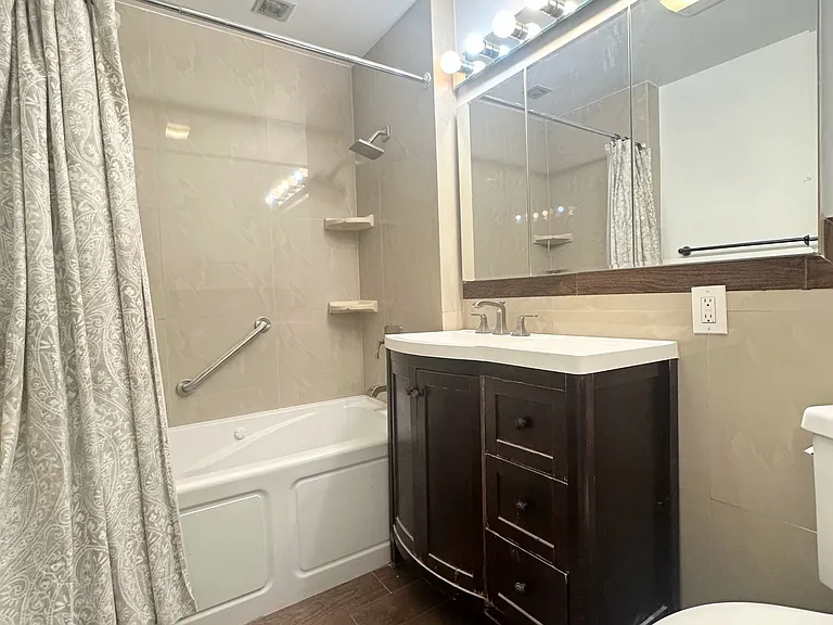 1012 Van Nest Ave #1 — Photo 8
