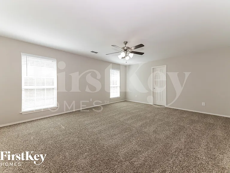 2708 Beverly Dr — Photo 10