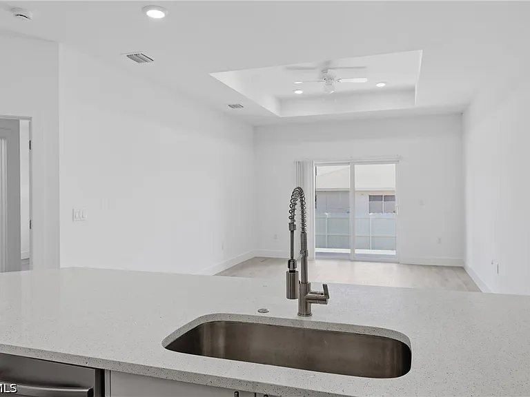 721 Ivan Ave S — Photo 24