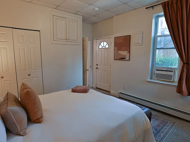 562 Race St — Photo 16