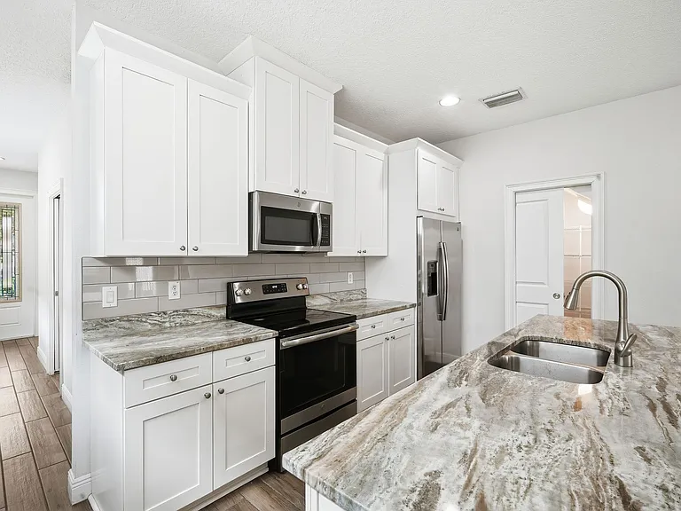2411 W Fig St #1 — Photo 10