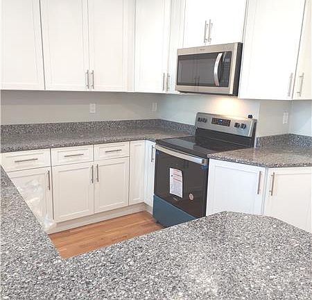 2nd image of 42 Bedford St