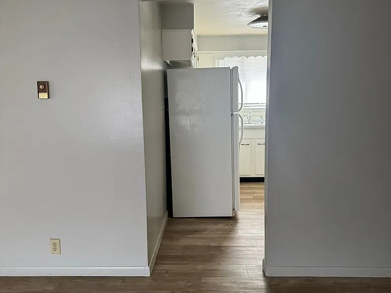 Sandalwood Apartments — Photo 15