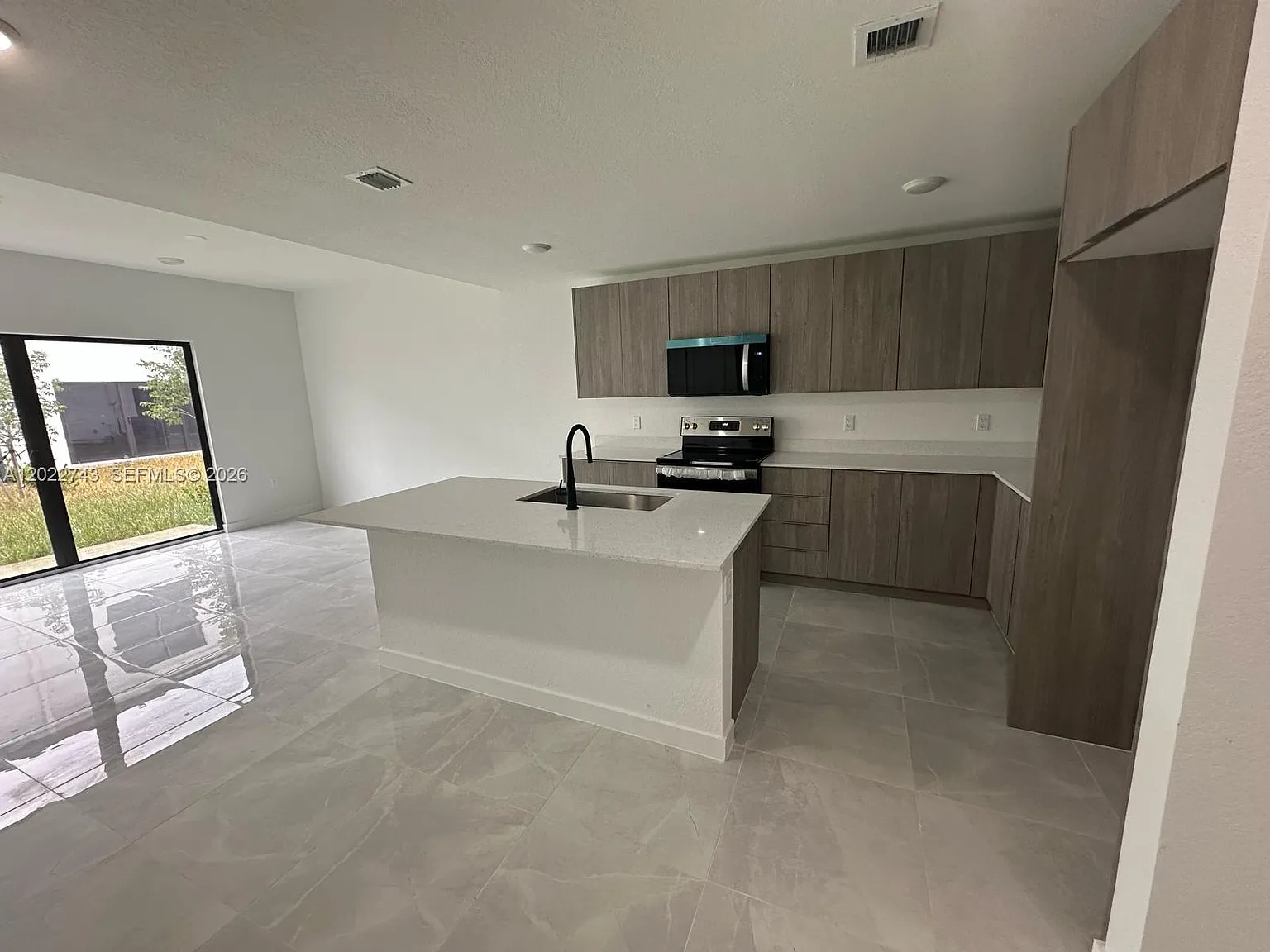 4 bed, 3.0 bath, $2,950 — Photo 4