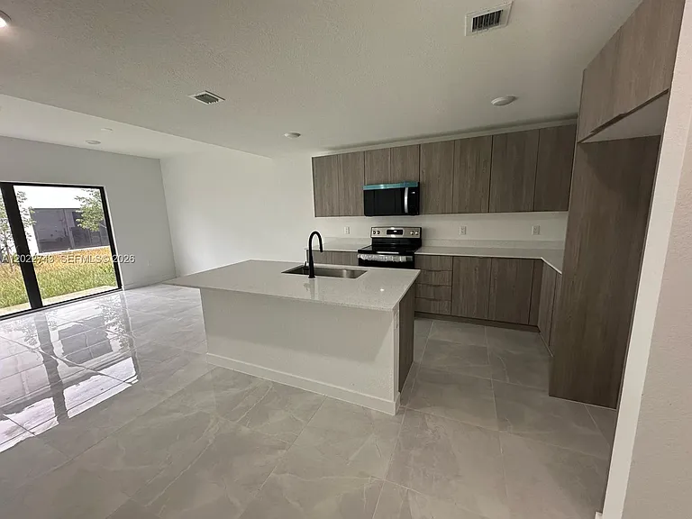 1310 NW 5th Ave #1310 — Photo 4