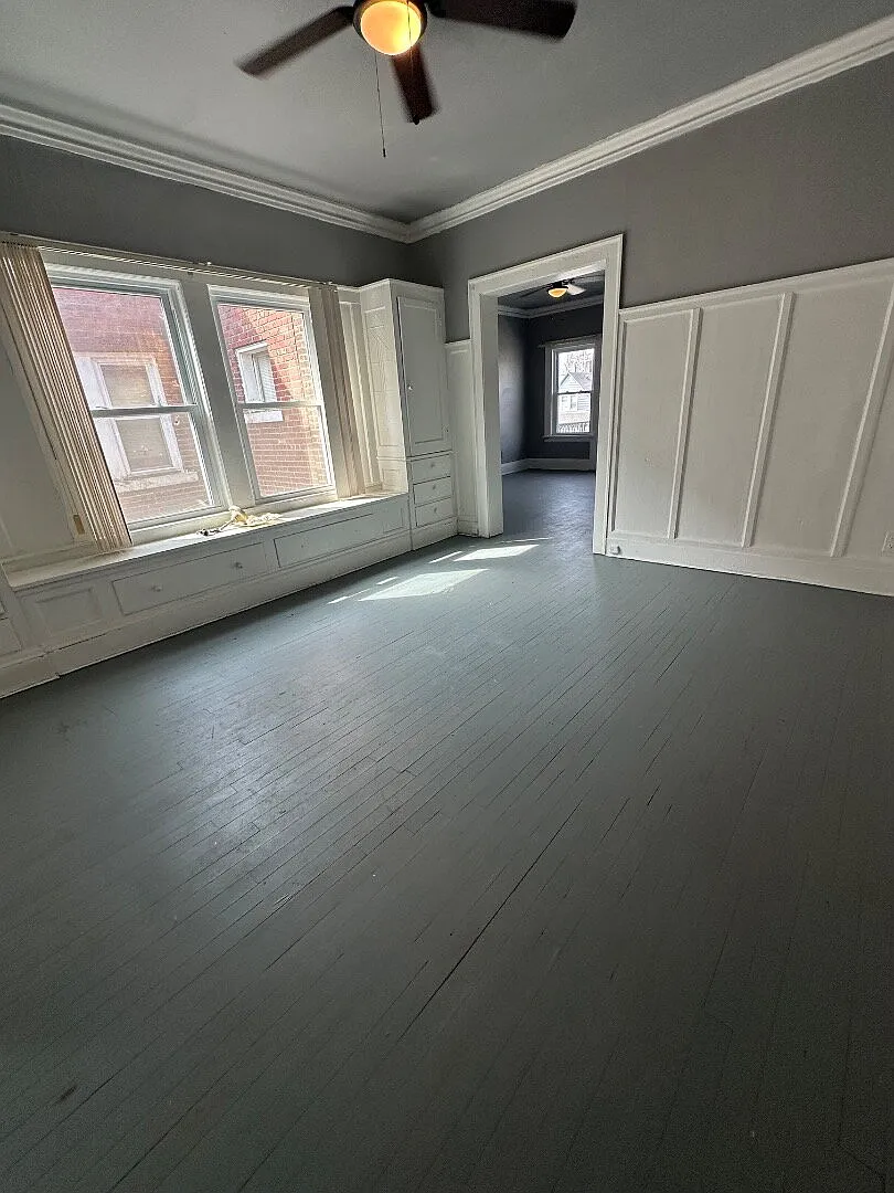 Renovated 2 Bedroom Apartment with Classic Character & Spacious Layout — Photo 2