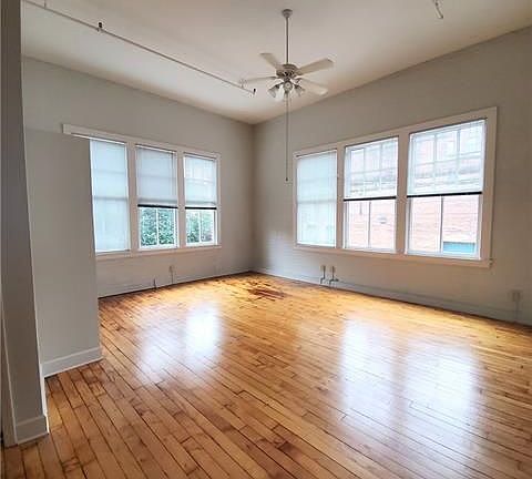 5th image of 1111 S Peters St APT 211